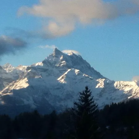 Dans Chalet