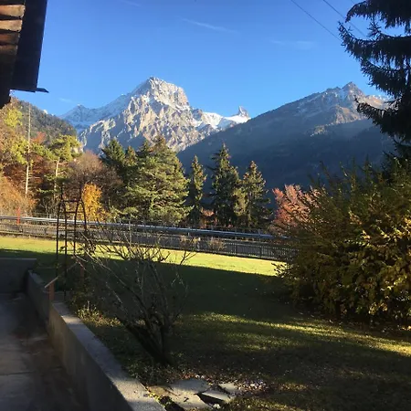 Dans Chalet *